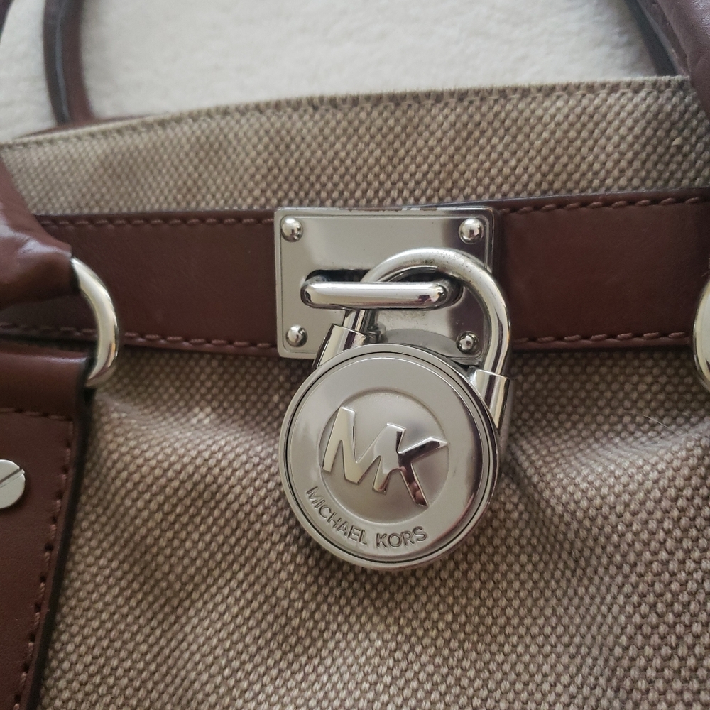 Authentic Michael Kors Handbag With Should - image 4